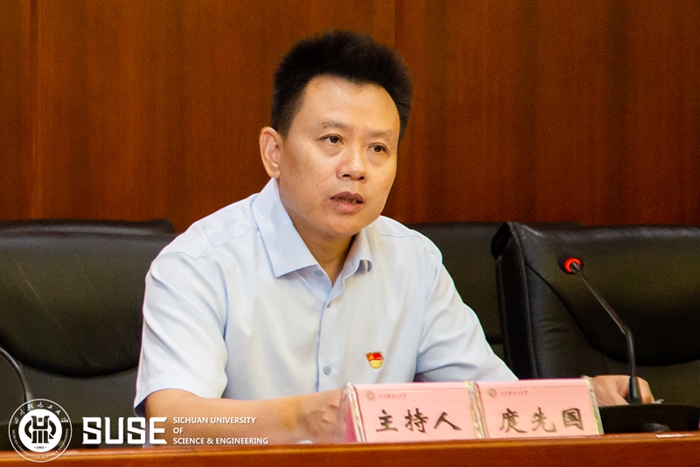 XCB_4050.jpg XCB_4050.jpg