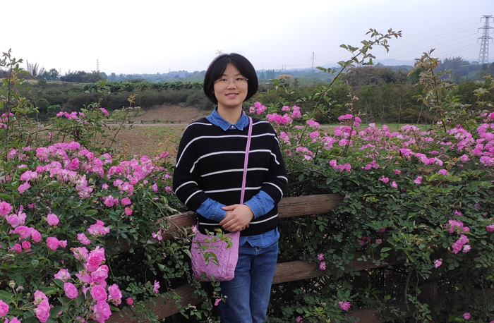 王露梅-照片.jpg 王露梅-照片.jpg