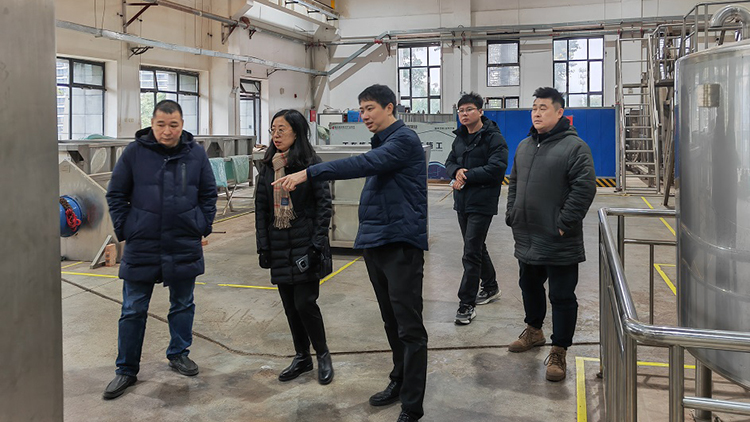 汾酒集团总工程师韩英一行莅校考察交流doc.jpg