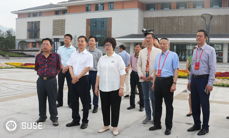 省政协副主席陈放莅临宜宾校区调研-1.jpg 省政协副主席陈放莅临宜宾校区调研-1.jpg