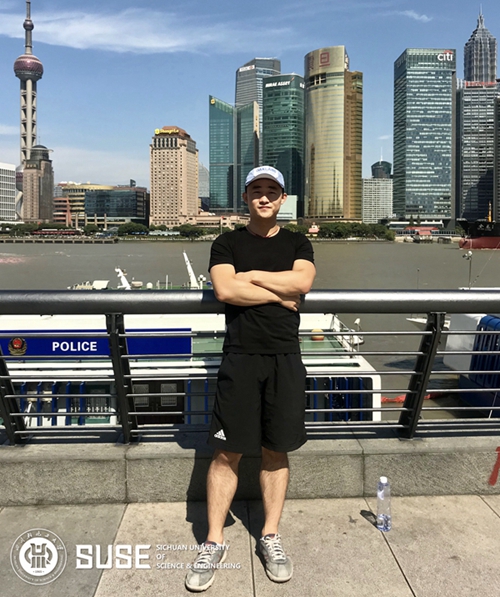 刘骏.jpg 刘骏.jpg