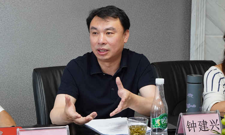 钟建兴校友.JPG