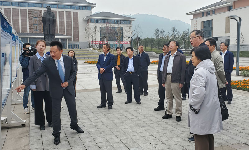 院士6.jpg 院士6.jpg