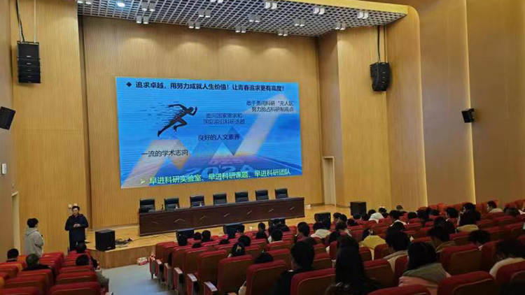 湖南大学涂川俊研究员应邀到材料学院作学术报告做学术讲座1.jpg 湖南大学涂川俊研究员应邀到材料学院作学术报告做学术讲座1.jpg