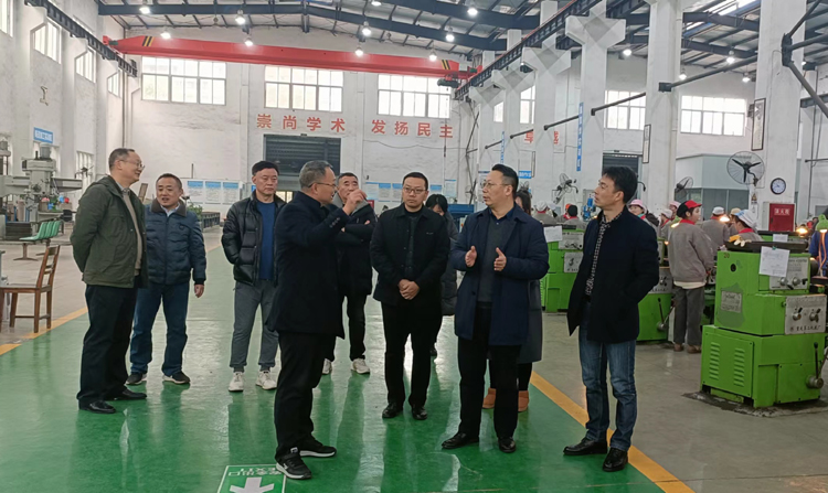 校党委副书记陈一君带队开展期末实验室安全检查1.jpg