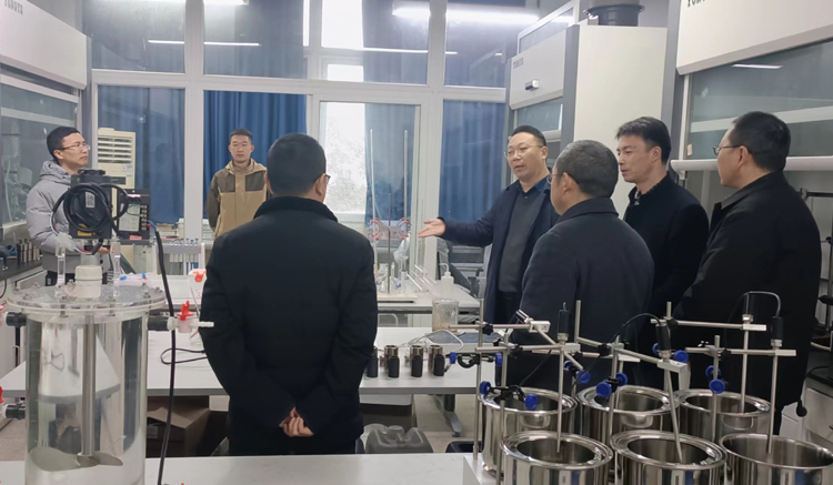校党委副书记陈一君带队开展期末实验室安全检查2.jpg