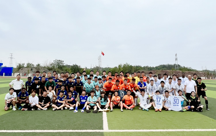 学生足球赛4.jpg 学生足球赛4.jpg