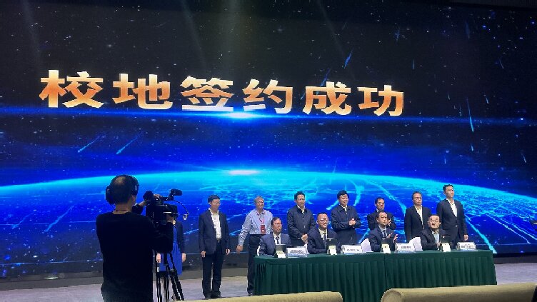 材料学院参加2023锂电之都.JPG 材料学院参加2023锂电之都.JPG