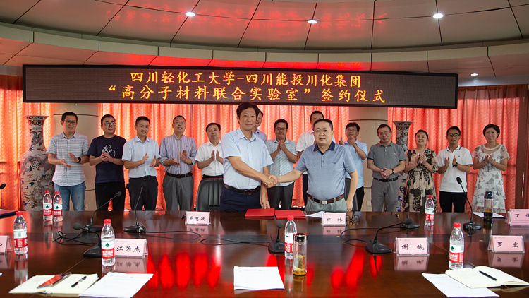 XCB_5402.jpg XCB_5402.jpg