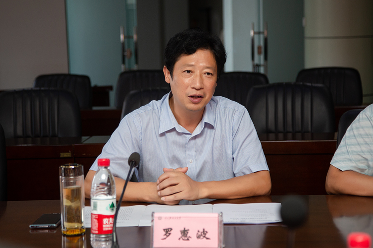 XCB_5346.jpg XCB_5346.jpg