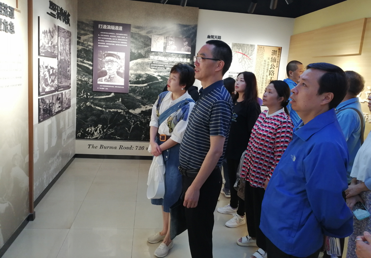南洋华侨机工纪念馆参观1.jpg