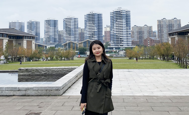 袁乐梅生活照.jpg