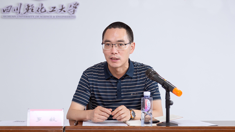 罗部讲话.jpg