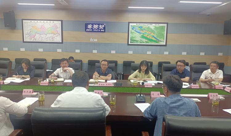 屏山县李劲松副县长主持四川轻化工大学来屏调研座谈会.jpg 屏山县李劲松副县长主持四川轻化工大学来屏调研座谈会.jpg