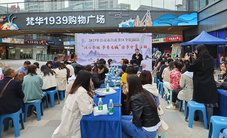 人文学院师生积极参与“世界读书日”系列活动- 朱1.jpg 人文学院师生积极参与“世界读书日”系列活动- 朱1.jpg