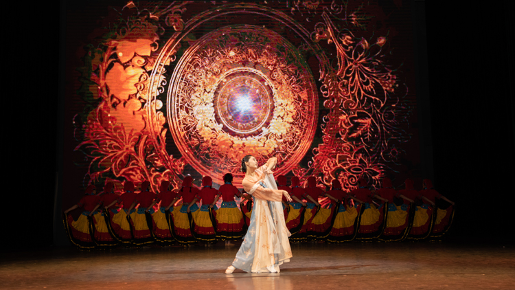 民族舞.jpg 民族舞.jpg