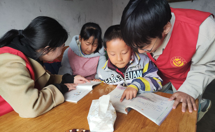 土木工程学院“筑梦者”志愿服务队倾心支教 助力乡村教育振兴2.jpg