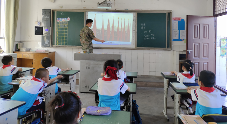 土木工程学院“筑梦者”志愿服务队开展“国防教育”支教活动3.jpg