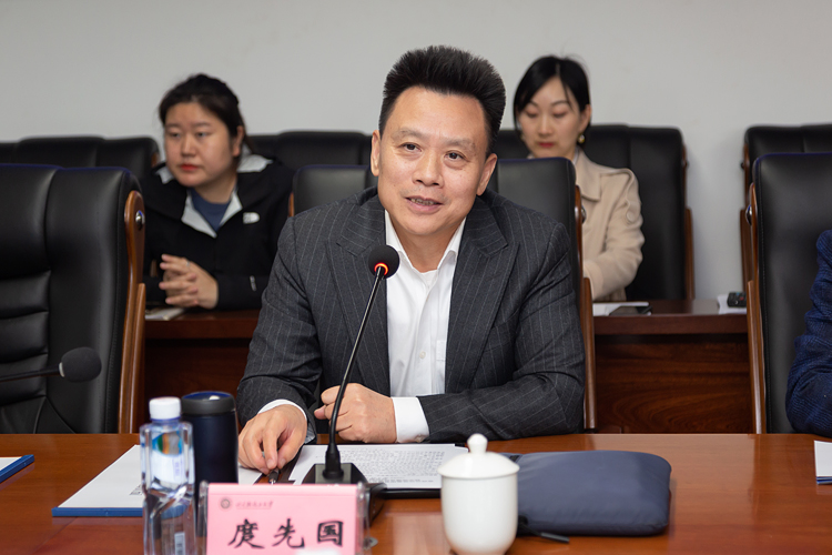 XCB_9085.jpg XCB_9085.jpg