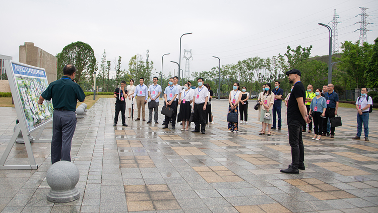 XCB_4052.jpg XCB_4052.jpg