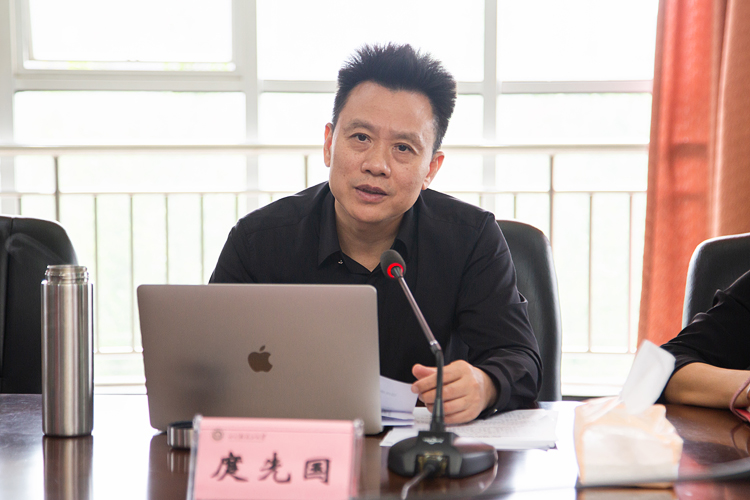 XCB_8003.jpg XCB_8003.jpg