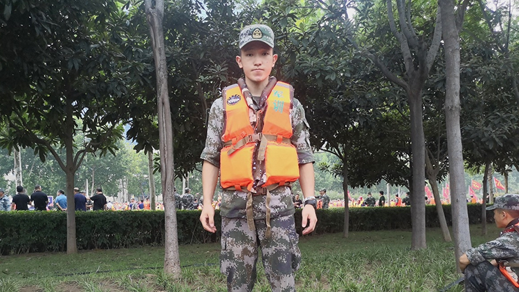 【资助育人】重整行装再出发 戎装少年谱新章 (1).jpg