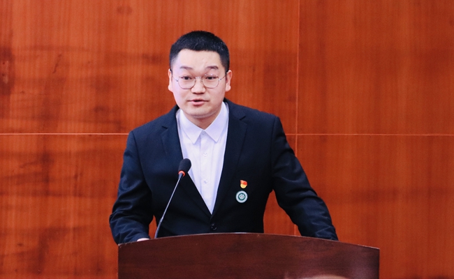 杨锐生活照.jpg