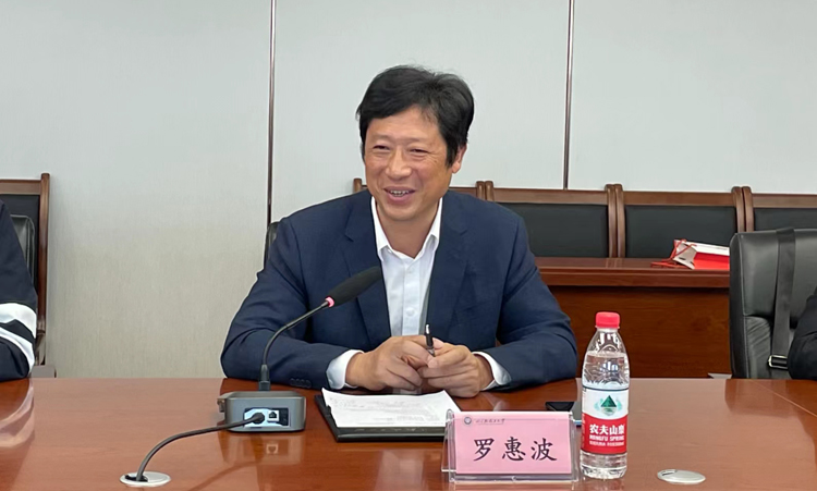 罗校.jpg
