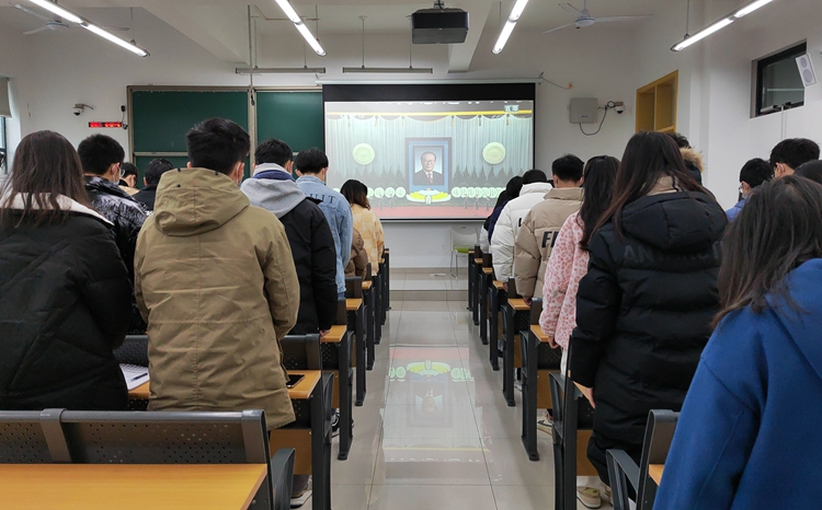 20221206自信学院师生深切悼念江泽民同志2.jpg