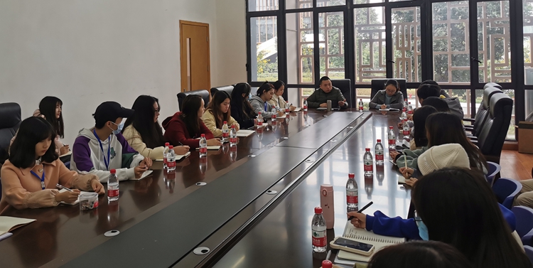 团委学生会干部座谈会.jpg 团委学生会干部座谈会.jpg