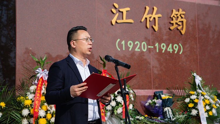 XCB_7571.jpg XCB_7571.jpg