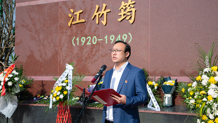 XCB_7630.jpg XCB_7630.jpg