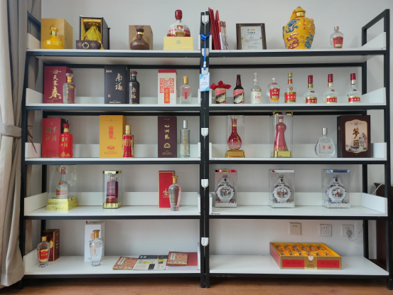 五粮液等18家酒类企业向我校捐赠展品(1)707.png 五粮液等18家酒类企业向我校捐赠展品(1)707.png