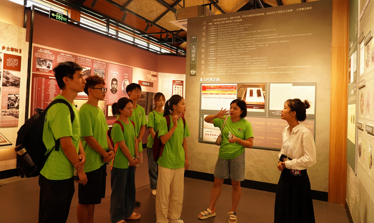 （投校园网）实践新闻 校团委“涉绿水有思”团队1.jpg