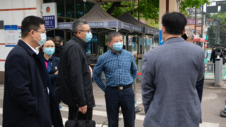 XCB_7350.jpg XCB_7350.jpg