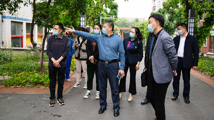 XCB_7400.jpg XCB_7400.jpg