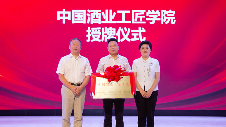 XCB_6257x.jpg XCB_6257x.jpg