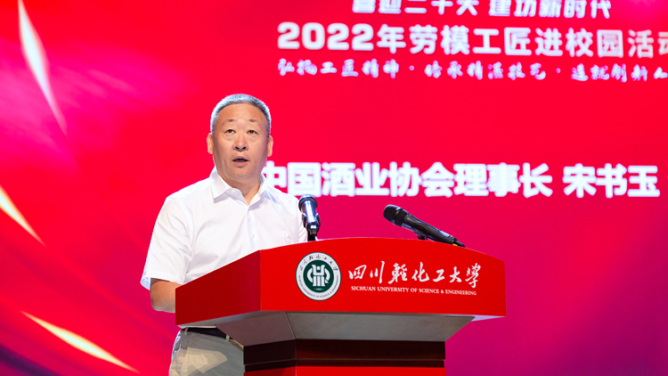 XCB_6240.jpg XCB_6240.jpg