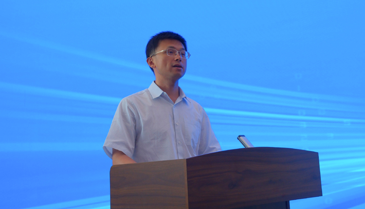 图2-自贡市委吴进学常委致辞照.JPG