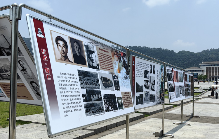 校团委组织学生参加宜宾市“红色文化进高校”系列活动2.jpg 校团委组织学生参加宜宾市“红色文化进高校”系列活动2.jpg