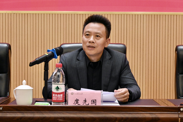 校长发言.jpg